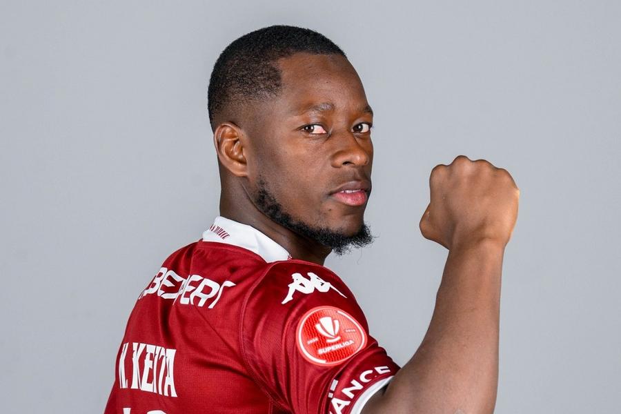 Kader Keita ar putea fi salvarea Rapidului la mijlocul terenului. Foto: FC Rapid Bătăi de cap pentru Marius Șumudică » A fost anunțat că semnează contractul cu Rapid, dar ajunge la bisturiu: „O pierdere uriașă”