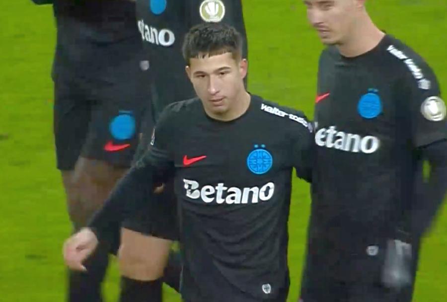 David Popa, 18 ani, extrema dreapta, a marcat primul gol la seniori pentru FCSB Puștiul lui FCSB a intrat și a dat primul lui gol la seniori, imediat după ce Gigi Becali a afișat „steagul alb” în Bănie!