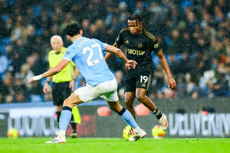 Matheus Nunes în timpul meciului contra lui Fulham / Imago Images Pep Guardiola a lăudat un jucător al lui Manchester City: „Este de neînlocuit!”