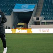 Fotbaliștii Craiovei, la inspecția gazonului / Sursă foto: Facebook@ Universitatea Craiova