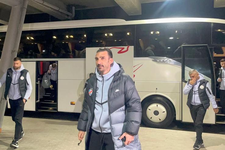 Sosirea campioanei FCSB la stadionul din Craiova / foto: GSP