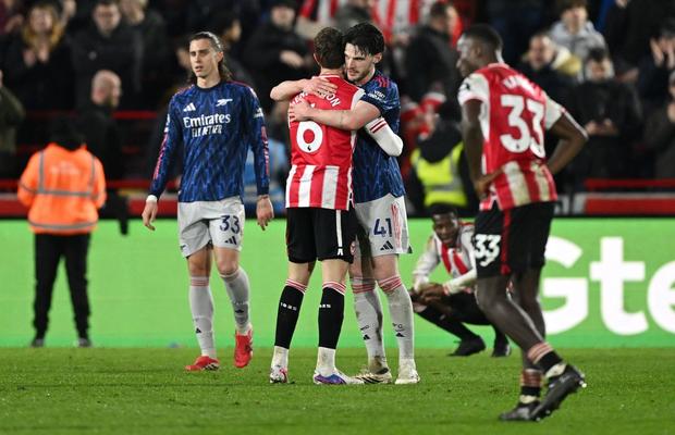 Arsenal se încurcă, City se apropie! Avantaj tot mai fragil pentru „tunari” în fruntea Premier League