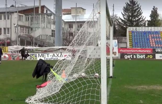 VIDEO Budescu are un rival pe măsură printre antrenorii din Liga 1: gol dintr-o poziție imposibilă!
