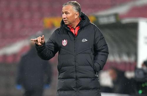 Petrescu ar deveni din sezonul următor un adversar al CFR-ului, clubul cu care a dominat campionatul românesc în trei ani consecutivi