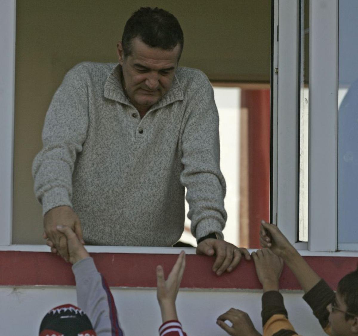 FOTO El e singurul „supraviețuitor” de la ultimul meci UTA - FCSB jucat la Arad » Cum arătau echipele atunci
