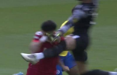 Moment brutal în Premier League: l-a făcut KO, dar n-a văzut nici „galben”!