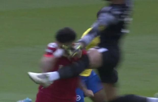 Moment brutal în Premier League: l-a făcut KO, dar n-a văzut nici „galben”!