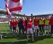Bucuria fanilor și jucătorilor lui Dinamo după calificarea în play-off // FOTO: Cristi Preda