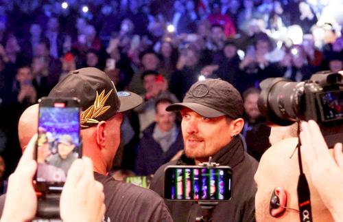 Tyson Fury (34 de ani) și Oleksandr Usyk (36 de ani) au bătut palma pentru lupta momentului în boxul mondial, cea pentru unificarea titlurilor la categoria grea. / FOTO: GettyImages