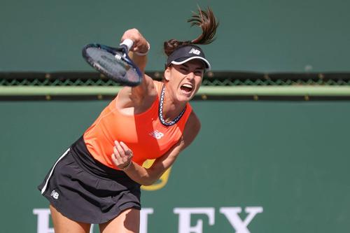Încurajată de românii prezenți la turneul din California, Sorana Cîrstea (30 de ani, locul 83 WTA) s-a calificat în turul 3 la Indian Wells, după ce Madison Keys (28 de ani, locul 20 WTA) s-a retras la scorul de 6-1, 0-0 pentru româncă.