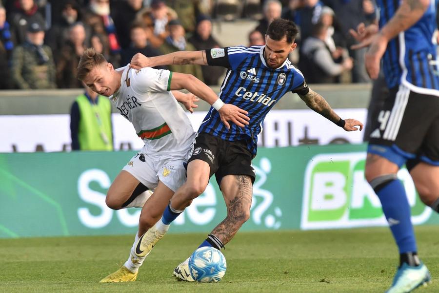 Marius Marin (dreapta), mereu un luptător la Pisa Foto: Imago Fidelitate! Un „tricolor