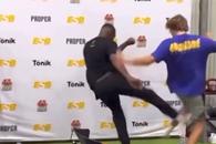 Un tânăr i-a cerut unui luptător din UFC să-l lovească! A ajuns la spital