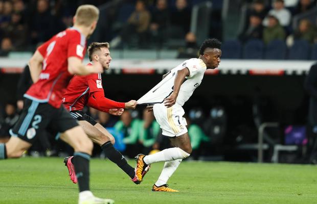 Vinicius i-a cerut scuze adversarului: „Iartă-mă, frate!