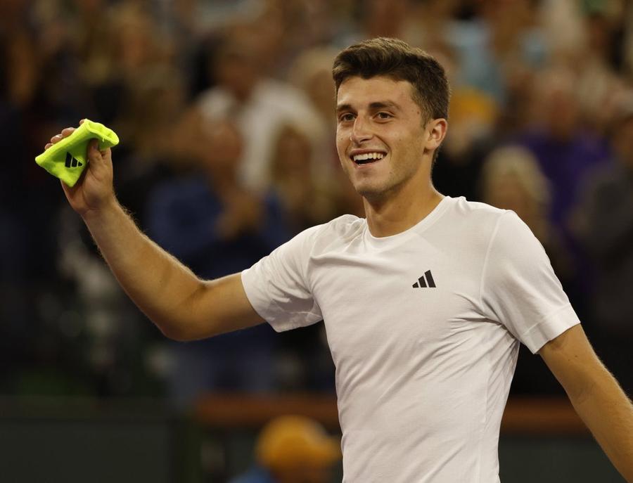 Luca Nardi la finalul meciului cu Novak Djokovic FOTO Imago Images Luca Nardi, italianul care l-a învins pe Novak Djokovic: „Am crescut având un poster cu el în camera mea, încă este pe perete”