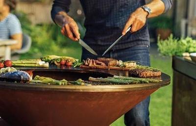 Satisfacția gătitului perfect pe plita încinsă: Friptura de vită cu OFYR devine un adevărat deliciu culinar