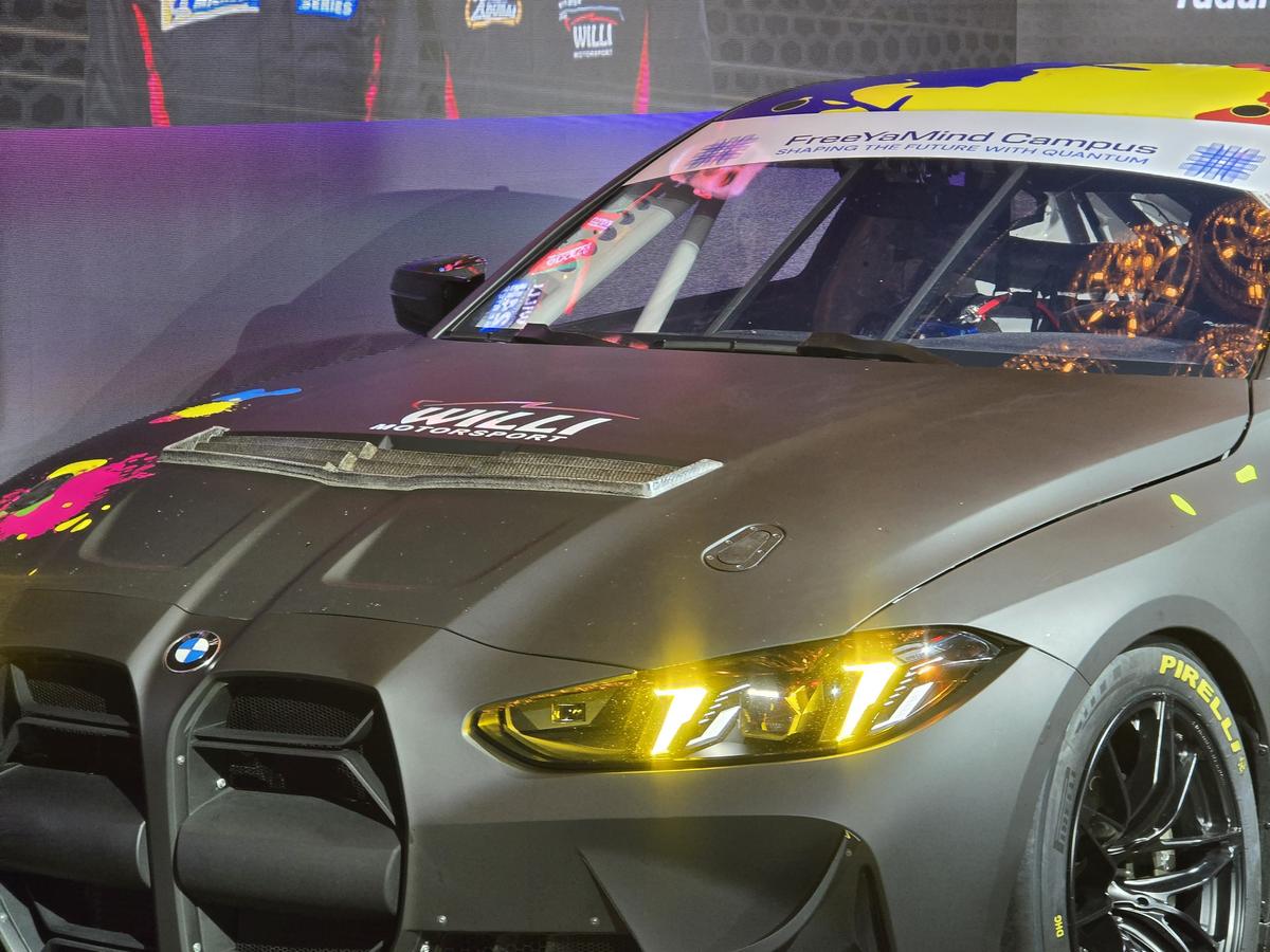 Prima echipă complet românească din GT4 și-a prezentat mașina pentru 2025 într-un club din București » Cum arată modelul BMW M4 GT4 EVO
