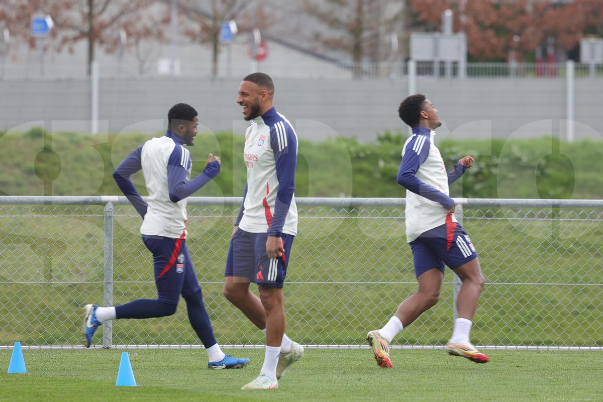 Voie bună, dar și concentrare în rândul francezilor » Ce s-a întâmplat la antrenamentul de dinainte de Lyon - FCSB