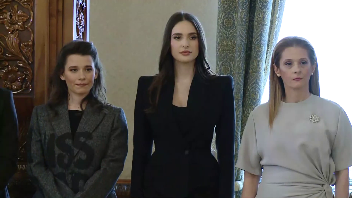 Prezență extravagantă la Palatul Cotroceni » A venit în fața președintelui României cu un sacou de 5.000 de euro