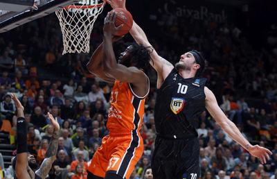 U-BT Cluj-Napoca, eliminată în „sferturile” EuroCup » Valencia Basket, prea puternică pentru alb-negri