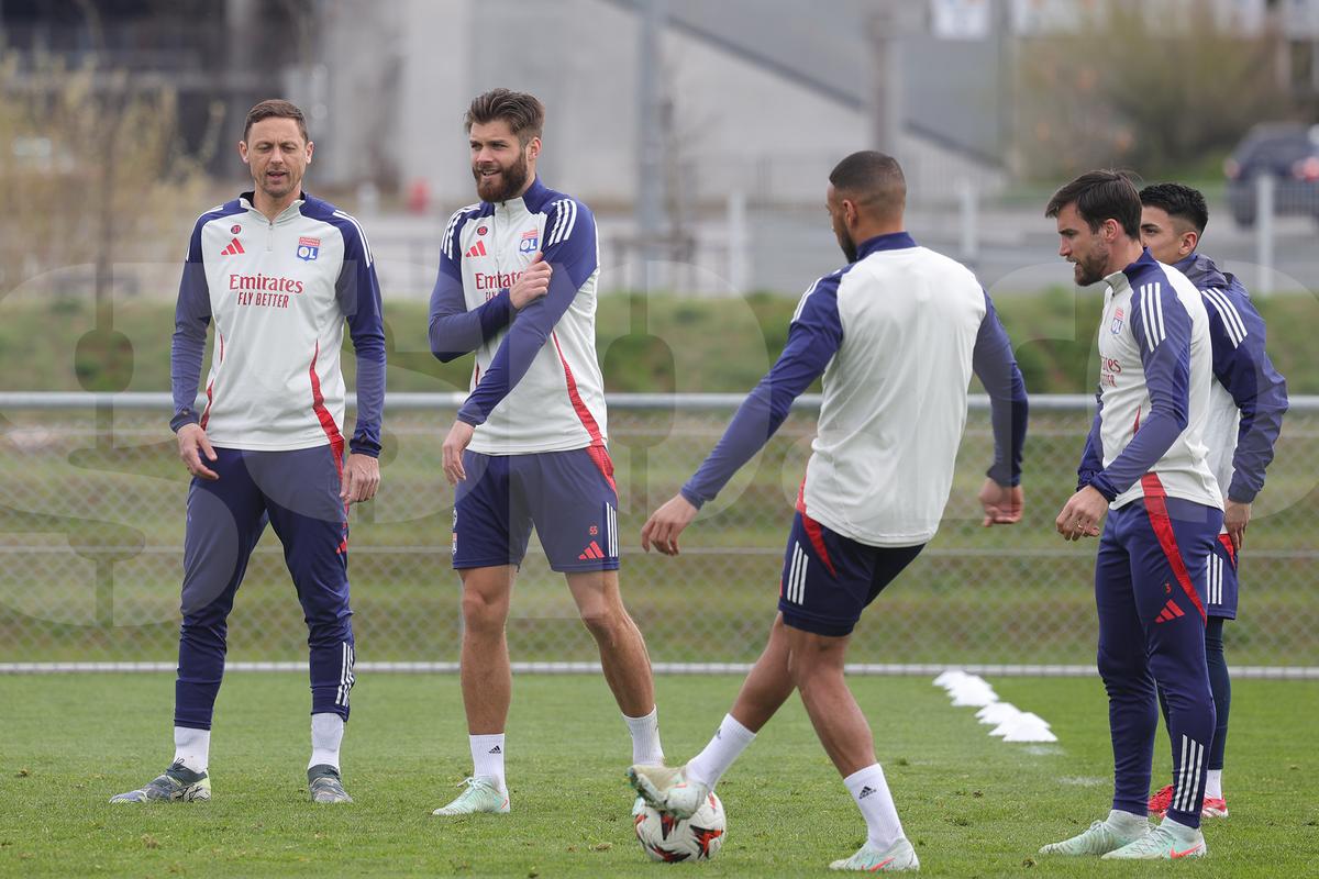 Voie bună, dar și concentrare în rândul francezilor » Ce s-a întâmplat la antrenamentul de dinainte de Lyon - FCSB