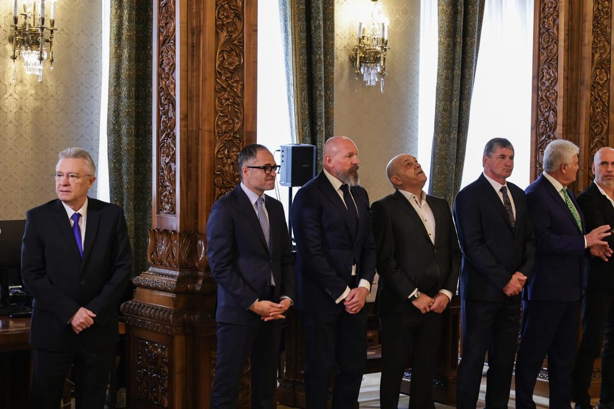 Gică Hagi, decorat cu Ordinul Național „Steaua României” » „Regele”, gâtuit de emoție, cu lacrimi în ochi! Nume mari au participat la ceremonie