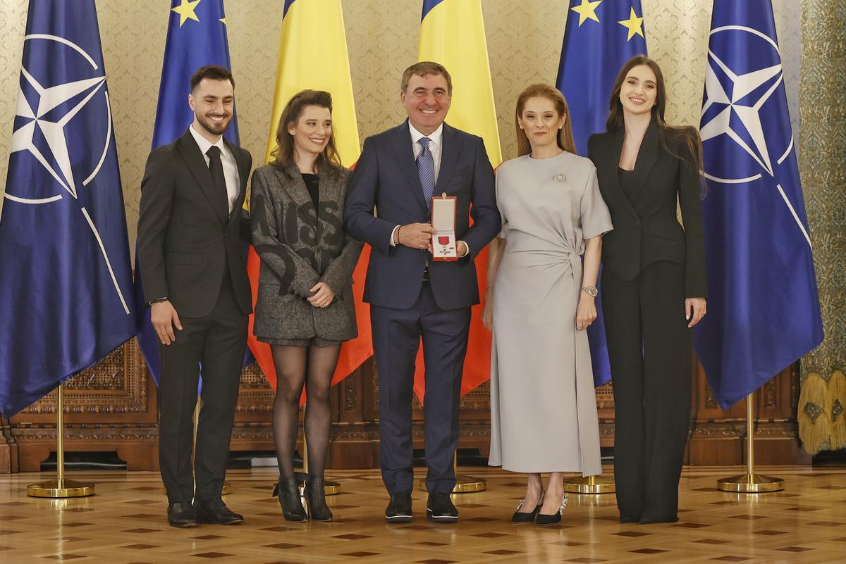 Prezență extravagantă la Palatul Cotroceni » A venit în fața președintelui României cu un sacou de 5.000 de euro