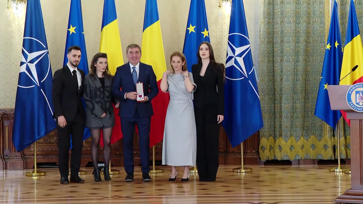 Elena Hagi a strălucit la Palatul Cotroceni » Cum a fost surprinsă soția lui Ianis la decorarea „Regelui”