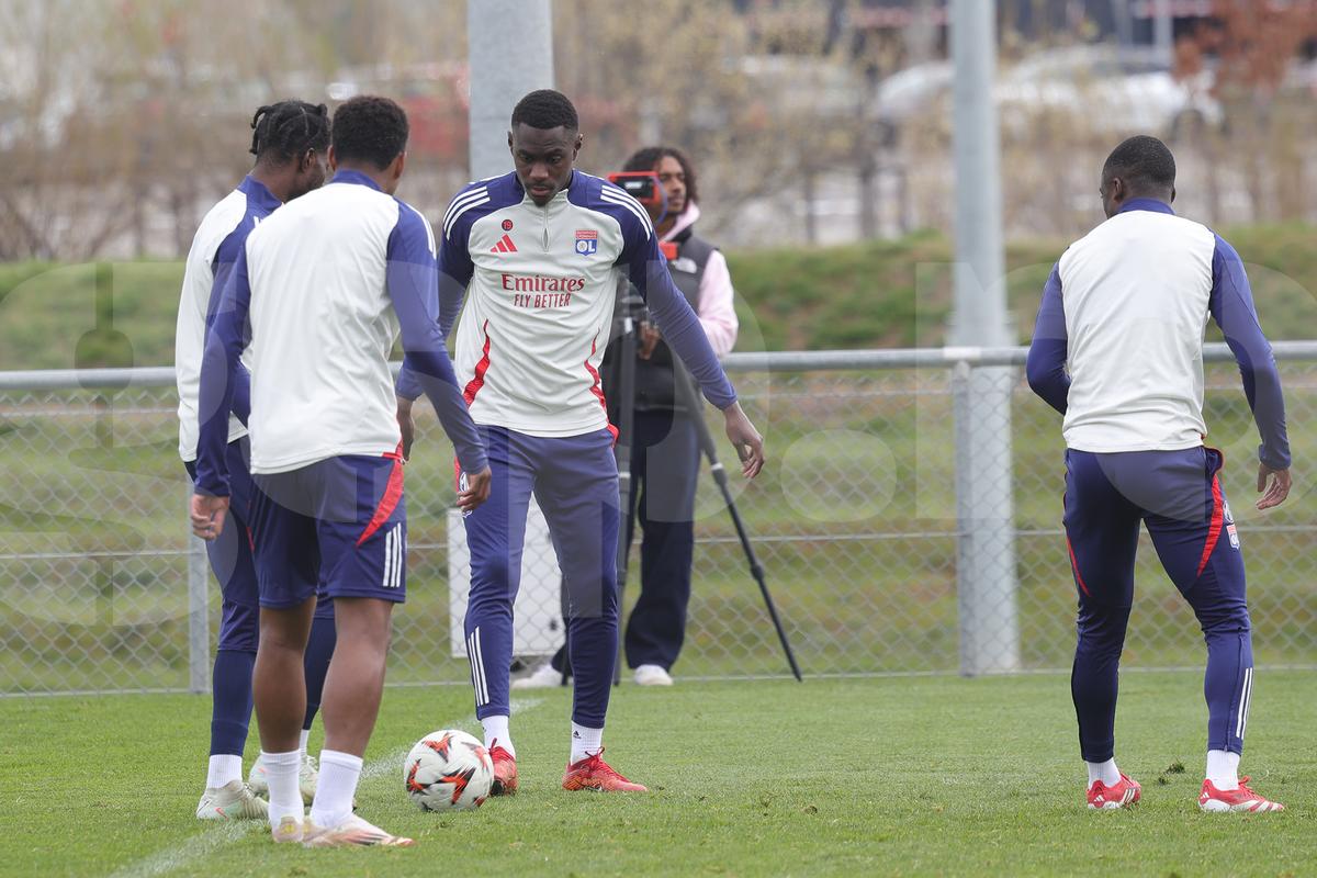 Voie bună, dar și concentrare în rândul francezilor » Ce s-a întâmplat la antrenamentul de dinainte de Lyon - FCSB