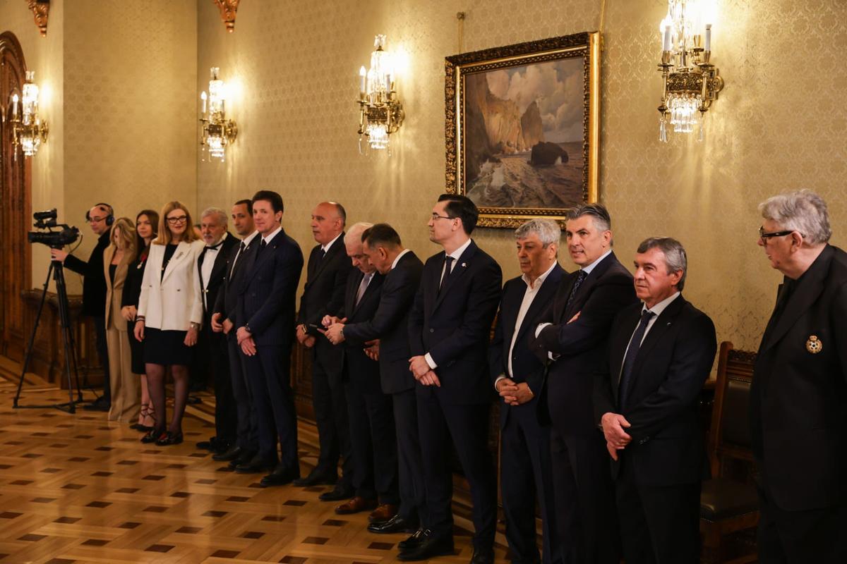 Gică Hagi, decorat cu Ordinul Național „Steaua României” » „Regele”, gâtuit de emoție, cu lacrimi în ochi! Nume mari au participat la ceremonie