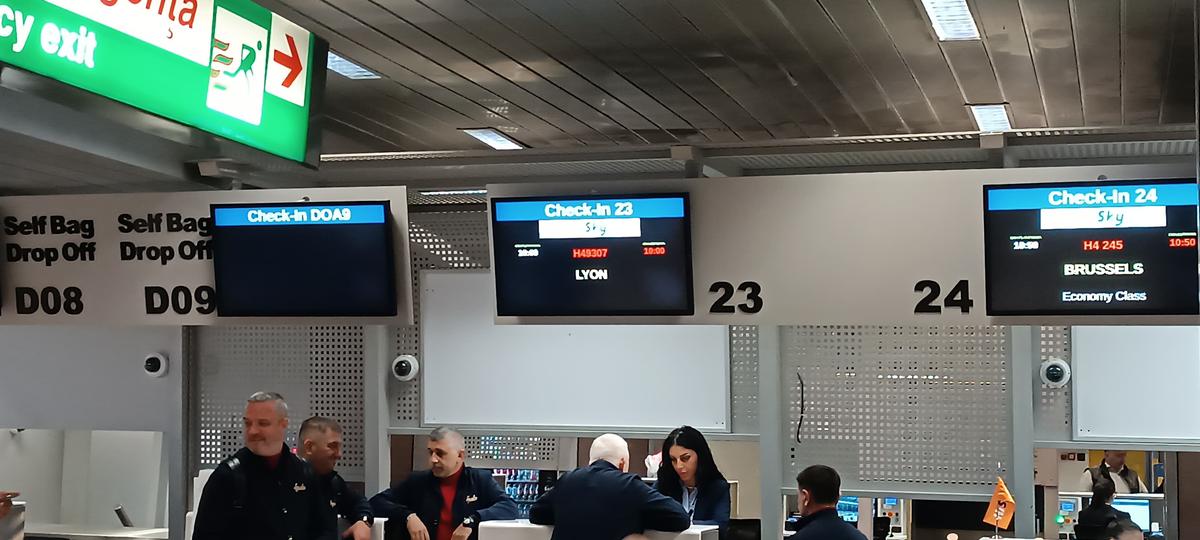 A rămas la București! FCSB a decolat spre Lyon fără titularul anunțat de Becali » MM Stoica l-a luat tare: „Ce faci, mă, dormi în seara asta?!”