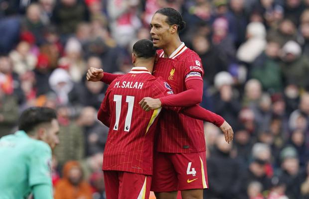 Anunțul așteptat de toți fanii lui Liverpool » Detalii de ultimă oră despre Van Dijk și Salah, aflați în ultimele 6 luni de contract