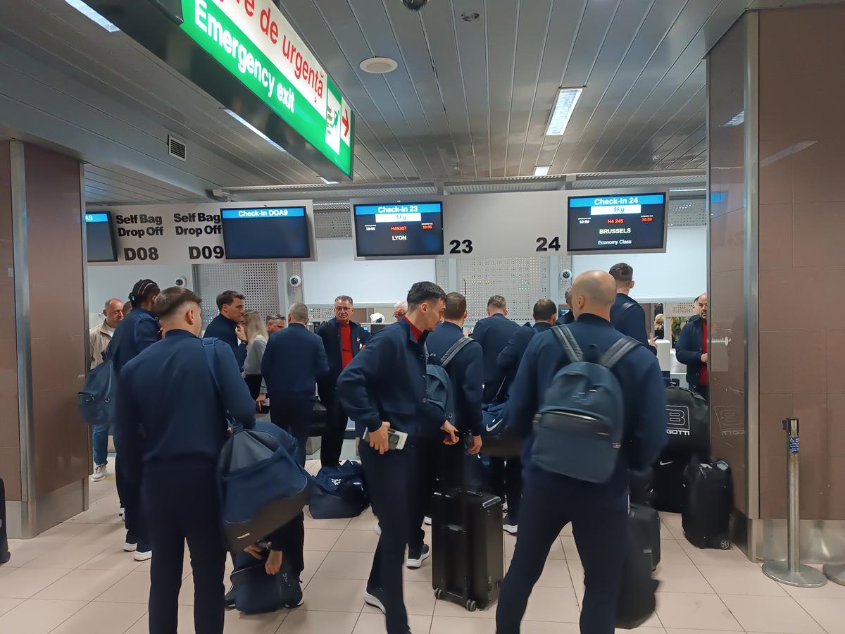 A rămas la București! FCSB a decolat spre Lyon fără titularul anunțat de Becali » MM Stoica l-a luat tare: „Ce faci, mă, dormi în seara asta?!”