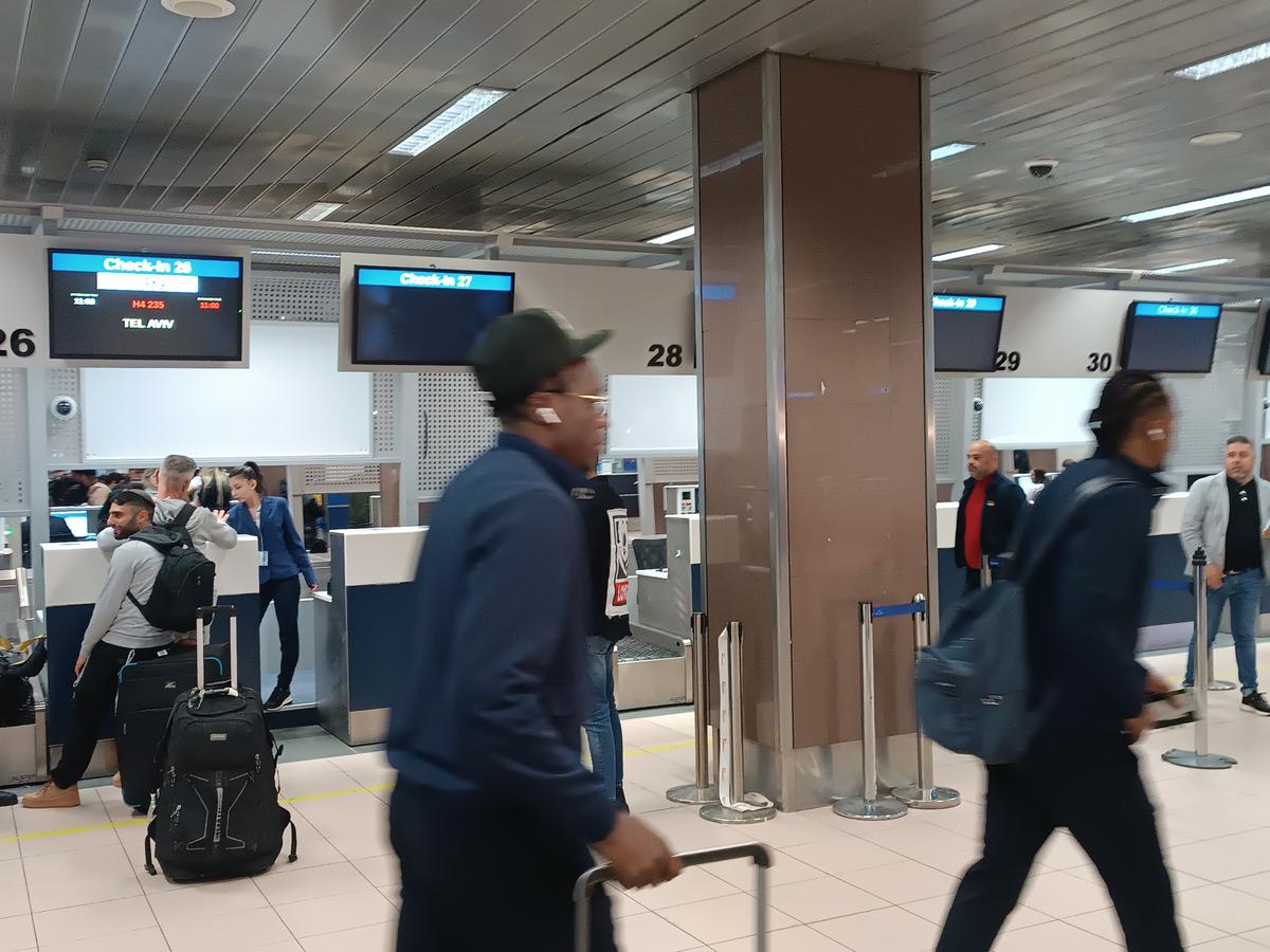 A rămas la București! FCSB a decolat spre Lyon fără titularul anunțat de Becali » MM Stoica l-a luat tare: „Ce faci, mă, dormi în seara asta?!”