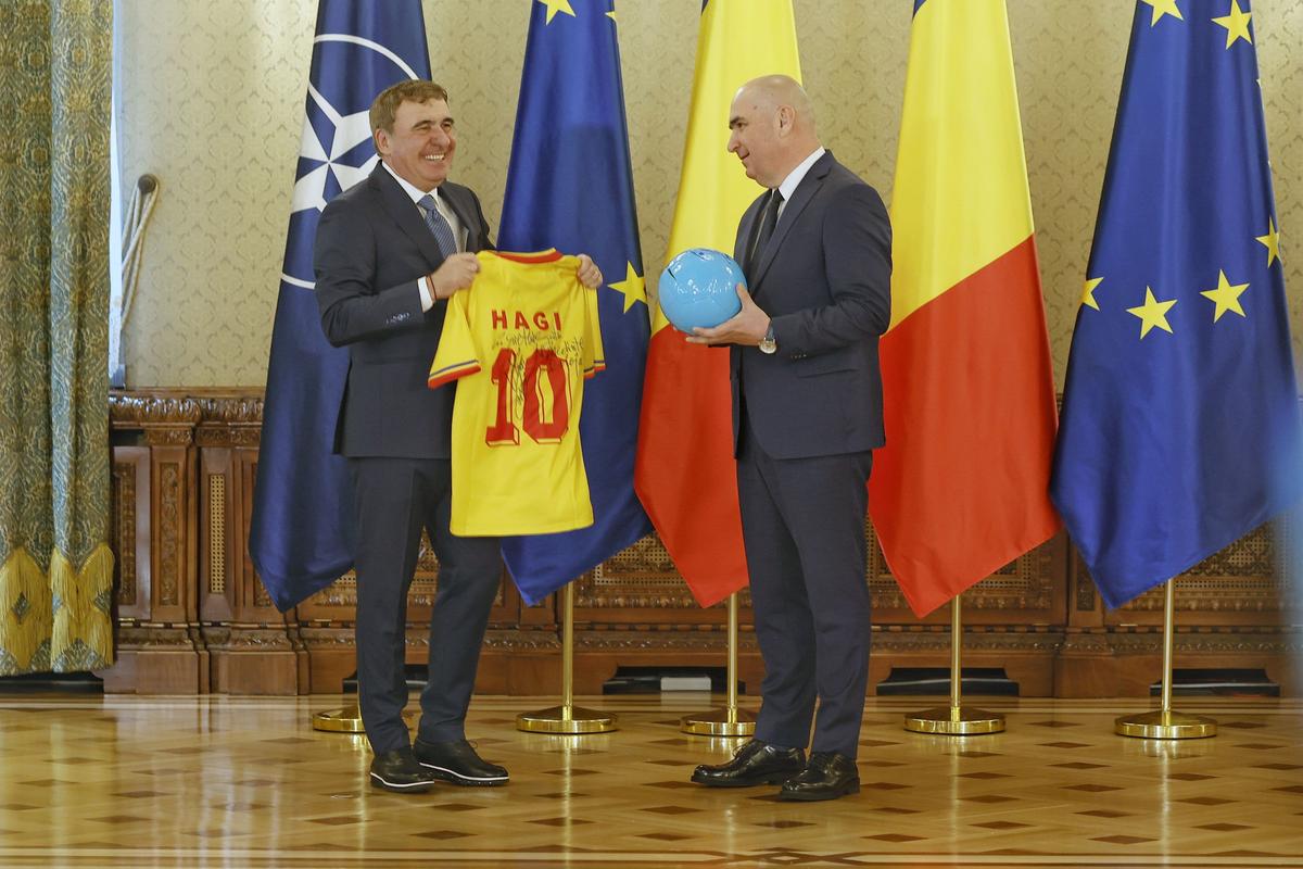 Gică Hagi, decorat cu Ordinul Național „Steaua României”. FOTO: Cristi Preda
