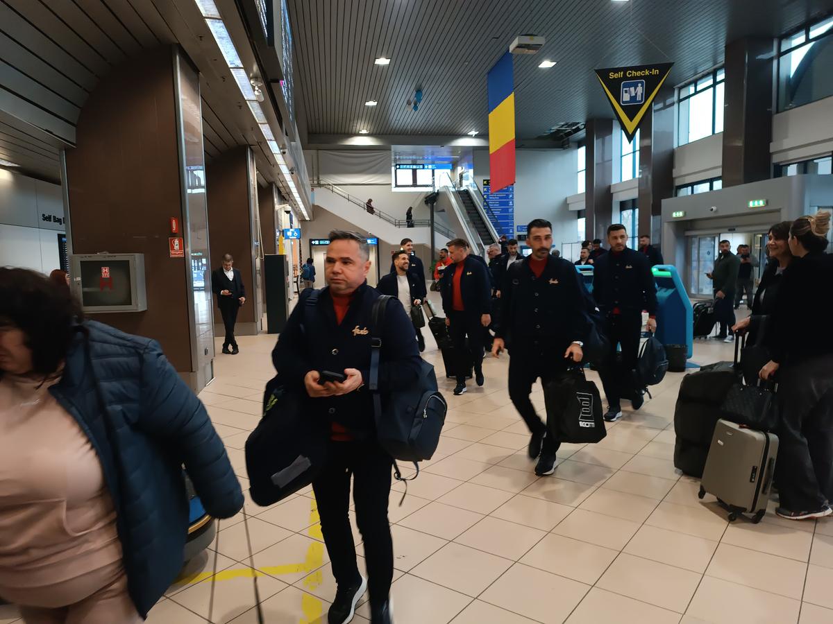 A rămas la București! FCSB a decolat spre Lyon fără titularul anunțat de Becali » MM Stoica l-a luat tare: „Ce faci, mă, dormi în seara asta?!”