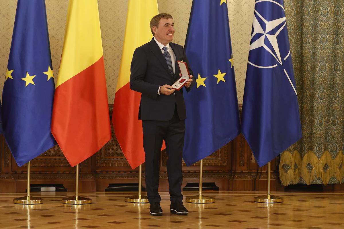 Gică Hagi, decorat cu Ordinul Național „Steaua României”. FOTO: Cristi Preda