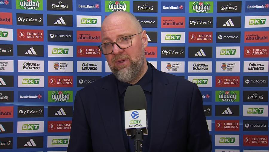 Mihai Silvășan, la finalul duelului cu Valencia/Foto: captură EuroLeague TV U-BT Cluj-Napoca, eliminată în „sferturile” EuroCup » Valencia Basket, prea puternică pentru alb-negri