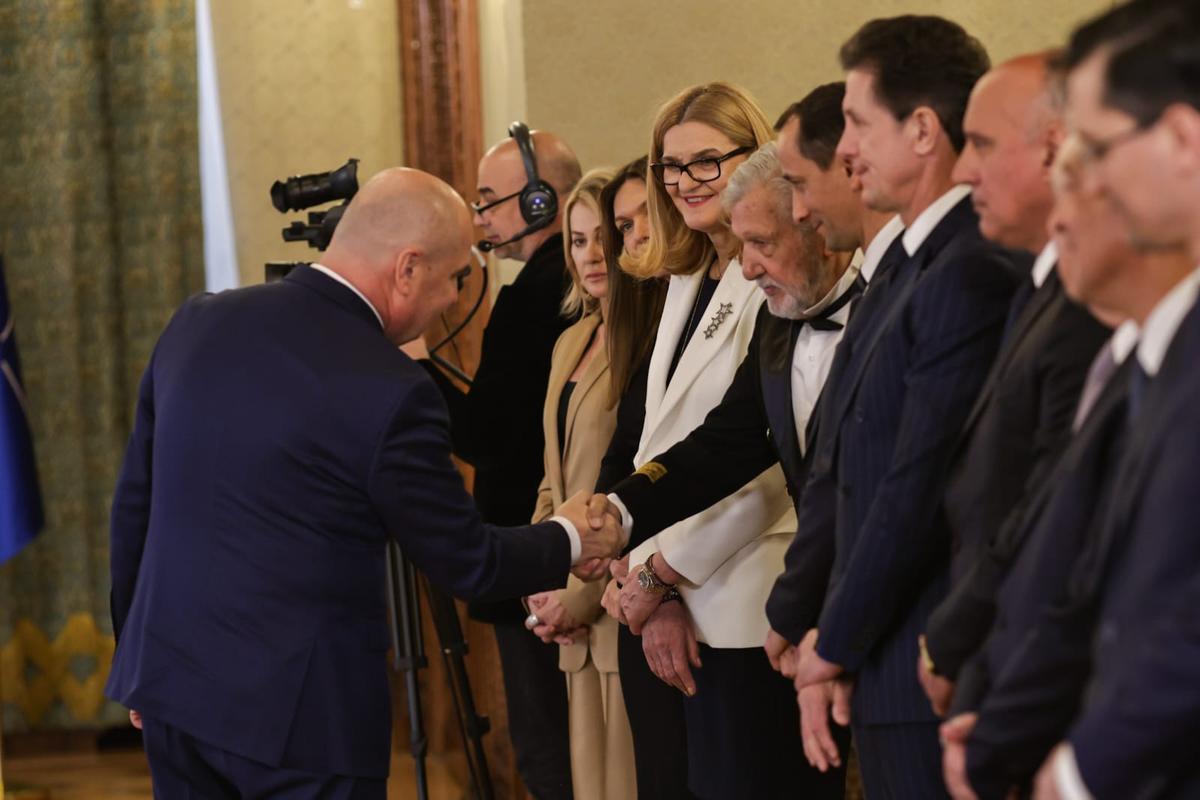Gică Hagi, decorat cu Ordinul Național „Steaua României” » „Regele”, gâtuit de emoție, cu lacrimi în ochi! Nume mari au participat la ceremonie