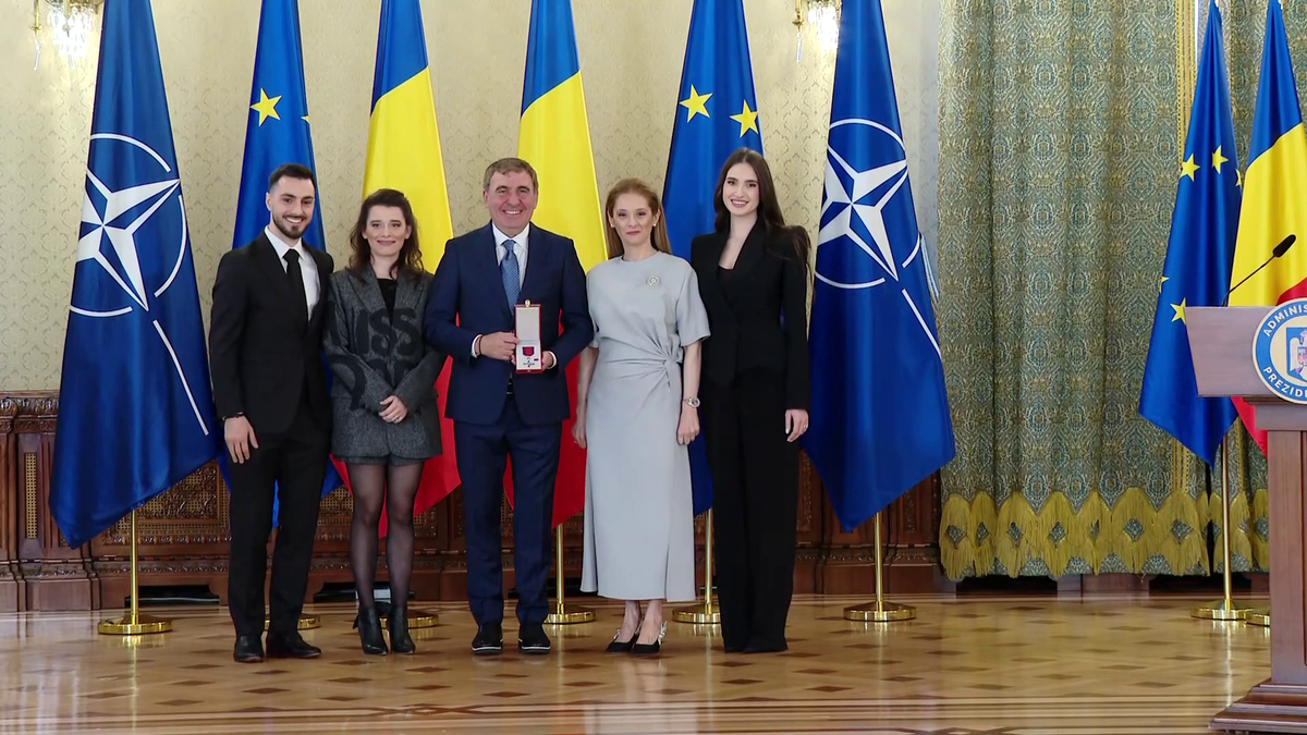 Prezență extravagantă la Palatul Cotroceni » A venit în fața președintelui României cu un sacou de 5.000 de euro