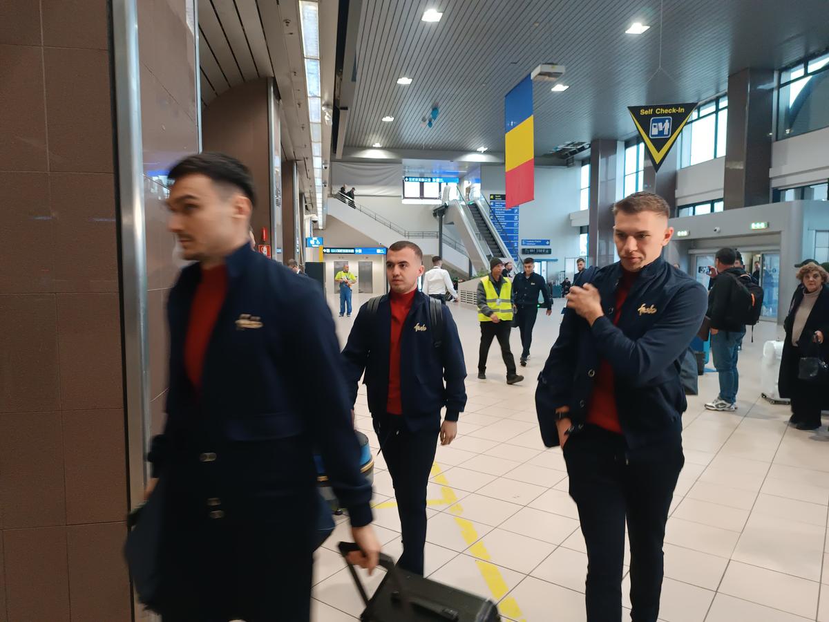 A rămas la București! FCSB a decolat spre Lyon fără titularul anunțat de Becali » MM Stoica l-a luat tare: „Ce faci, mă, dormi în seara asta?!”