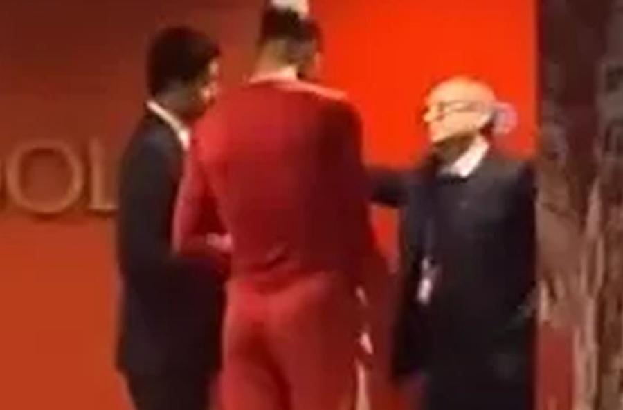 Van Dijk, la discuții cu șefii lui PSG pe Anfield Vedeta lui Liverpool, la discuții cu șefii lui PSG după eliminarea din Champions League » Se pregătește transferul?