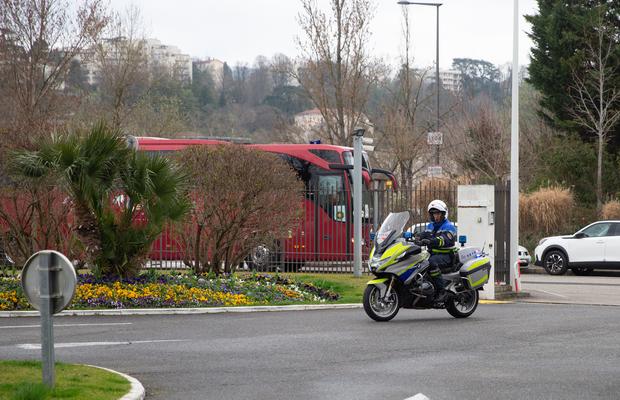 FCSB, cu escorta poliției la hotel » Zi plină pentru delegația roș-albastră în Lyon