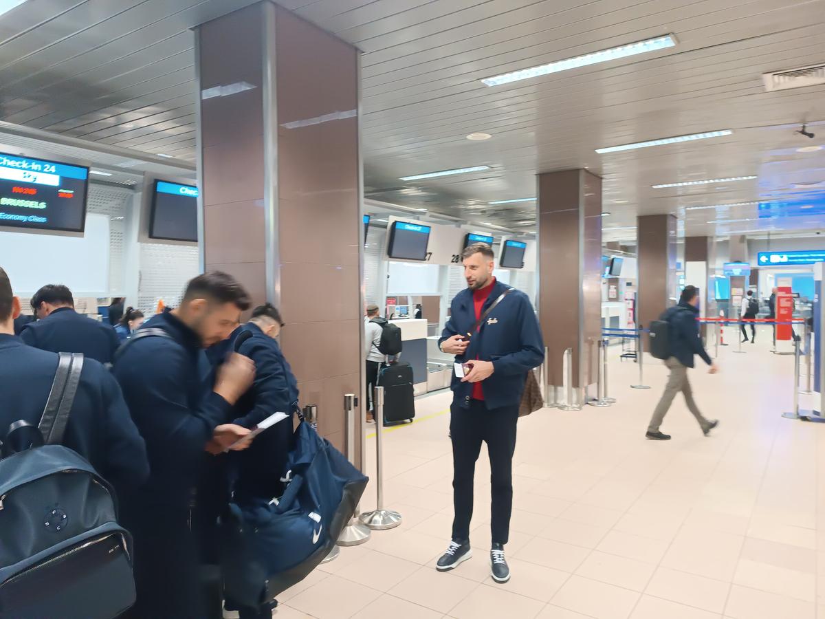 A rămas la București! FCSB a decolat spre Lyon fără titularul anunțat de Becali » MM Stoica l-a luat tare: „Ce faci, mă, dormi în seara asta?!”