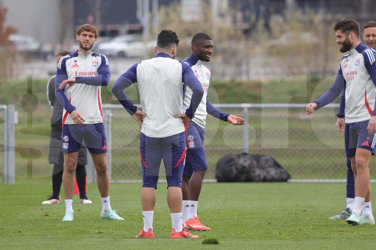 Voie bună, dar și concentrare în rândul francezilor » Ce s-a întâmplat la antrenamentul de dinainte de Lyon - FCSB