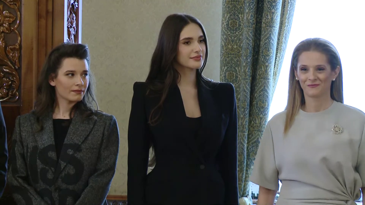 Prezență extravagantă la Palatul Cotroceni » A venit în fața președintelui României cu un sacou de 5.000 de euro