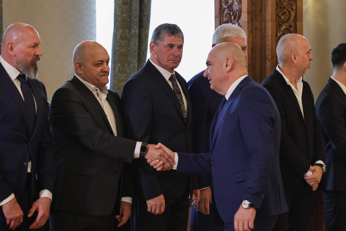 Gică Hagi, decorat cu Ordinul Național „Steaua României” » „Regele”, gâtuit de emoție, cu lacrimi în ochi! Nume mari au participat la ceremonie
