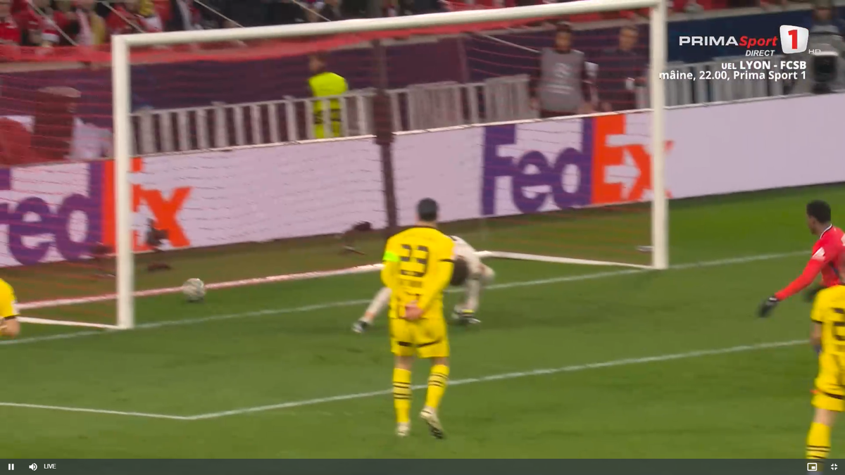 Golul primit de Kobel în Lille - Dortmund