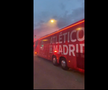 Imagini senzaționale la Madrid » Jucătorii de la Atletico au fost escortați de forțele de ordine, printre mii de fani