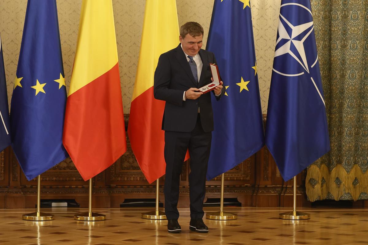 Gică Hagi, decorat cu Ordinul Național „Steaua României”. FOTO: Cristi Preda