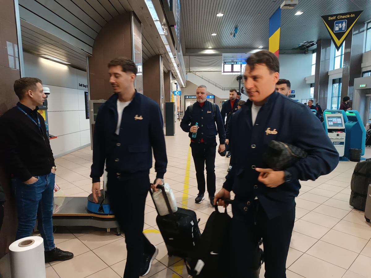 A rămas la București! FCSB a decolat spre Lyon fără titularul anunțat de Becali » MM Stoica l-a luat tare: „Ce faci, mă, dormi în seara asta?!”